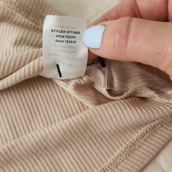 Lulus Ribbed Henley Cropped Top T-shirt Blouse Tan Beige size M new with tag - Picture 6 of 11